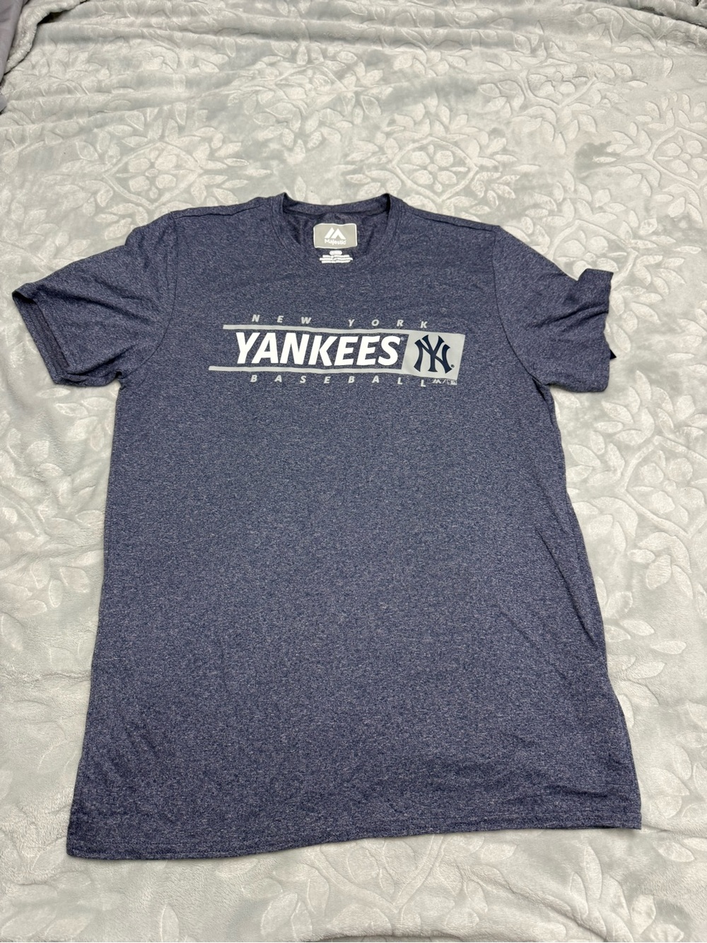 NWT Majestic New York Yankees Navy Graphic Tee size Medium